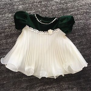 6-9m Hunter green & cream colored Christmas dress